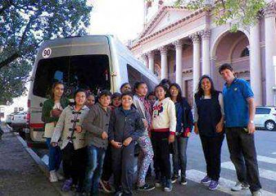 Docentes realizaron un paro y se movilizaron en Paran�