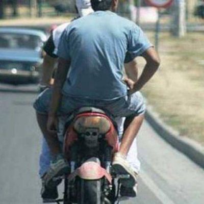 Expulsan a pedradas a motochorros
