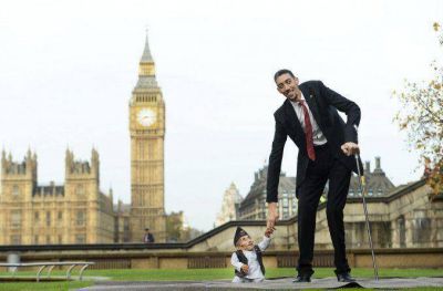 Hist�rico encuentro: el hombre m�s alto y el m�s bajo del mundo, juntos en Londres