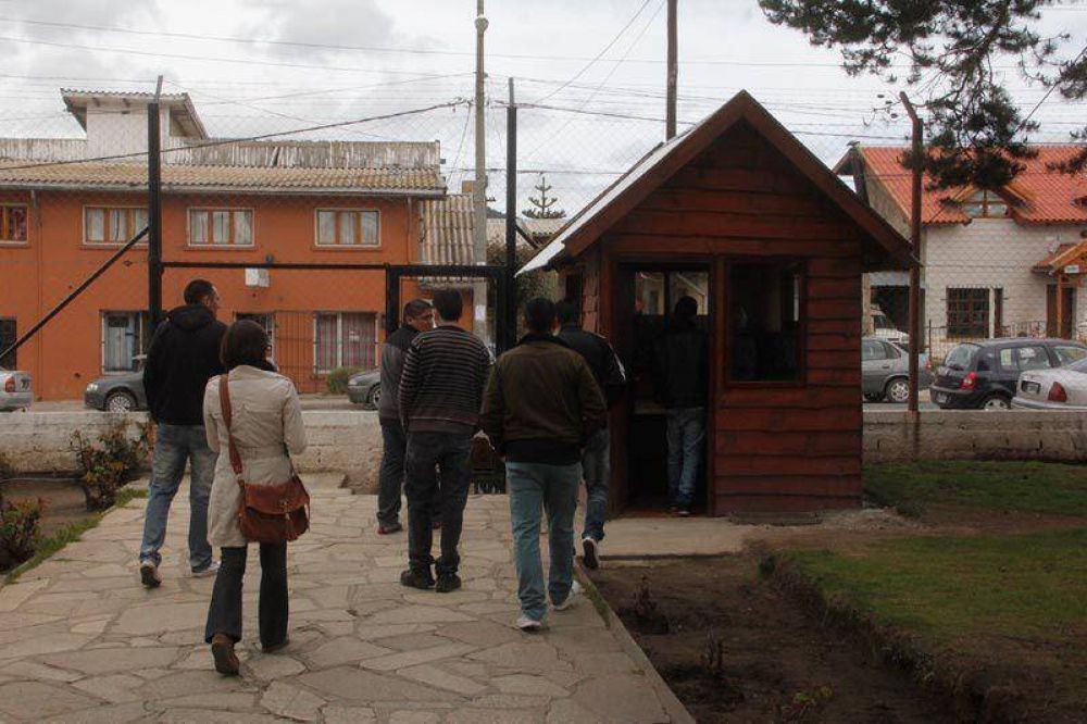 Penitenciaros reclaman mejoras salariales