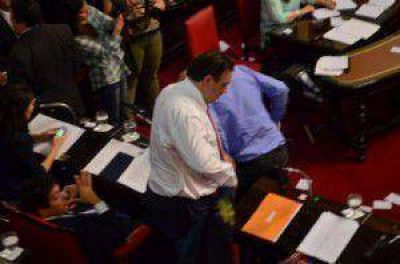 El poncho bochornoso: esc�ndalo en el Senado por incidentes provocados por la barra de Ishii