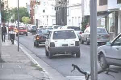 Un remisero fue v�ctima de un robo a mano armada y le llevaron su auto