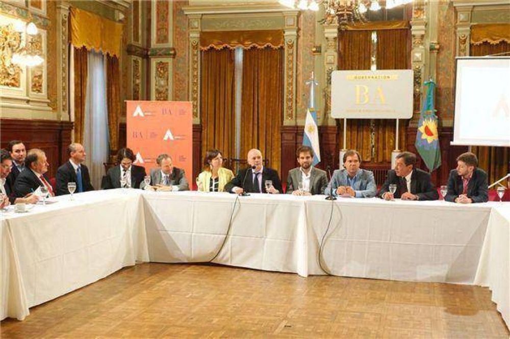 Ministros y funcionarios de la Provincia se reunieron con medios del interior