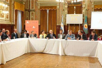 Ministros y funcionarios de la Provincia se reunieron con medios del interior