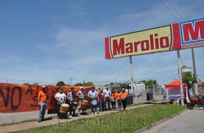 Protesta en las puertas de mayorista por reintegro de salarios