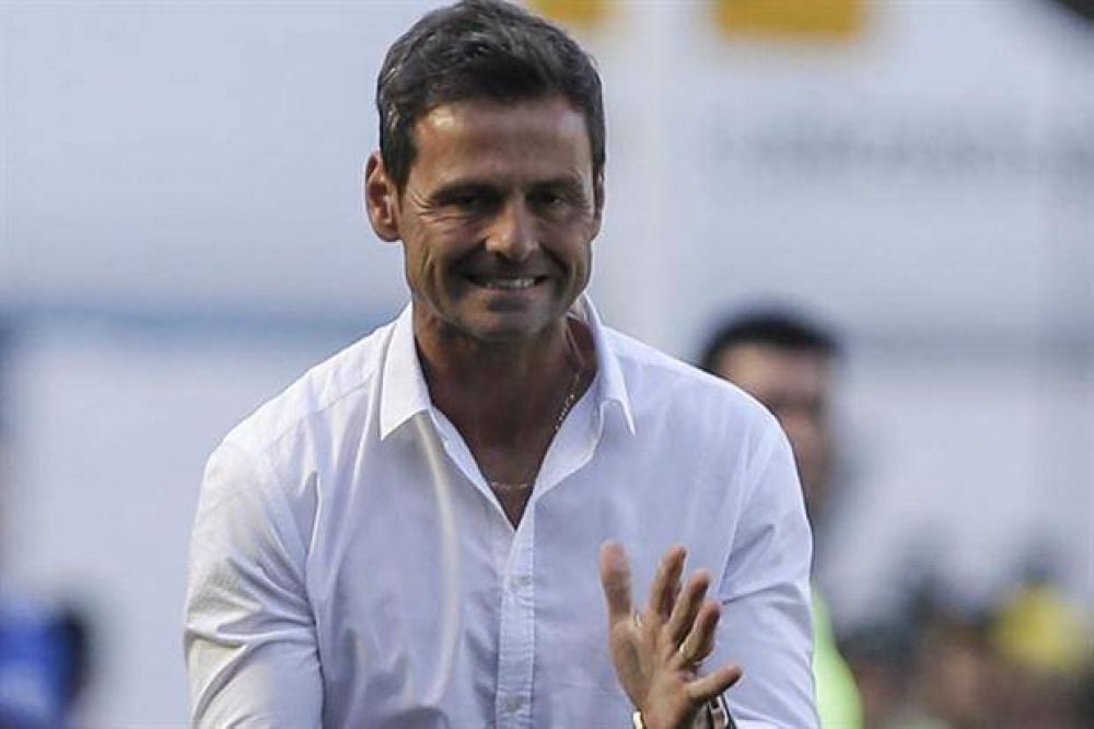 Racing sue�a con la punta en su visita a Quilmes