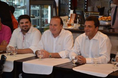 Massa junto al Intendente Othaceh� recorrio Merlo