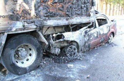Dos camiones y un auto protagonizaron un terrible accidente que se cobr� dos vidas