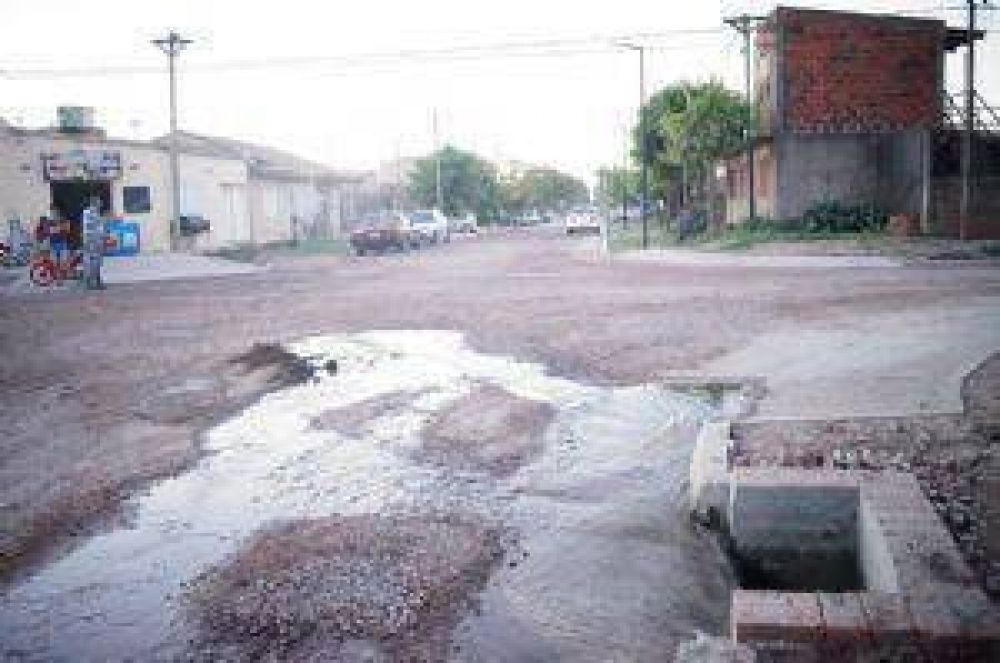 Reclamo de vecinos por derrame de l�quidos cloacales