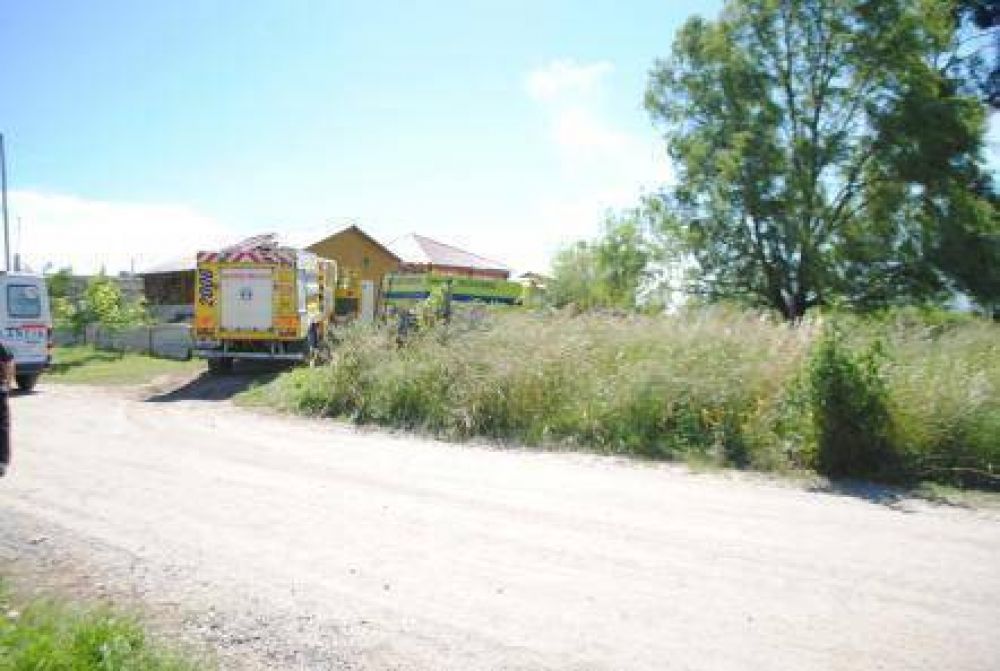 El fuego destruy� una vivienda prefabricada