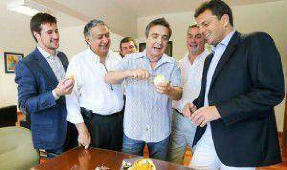 Massa se reuni� con Artaza e inst� a sumar �lo mejor de cada uno�