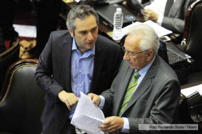 Larroque present� un proyecto de ley contra la discriminaci�n
