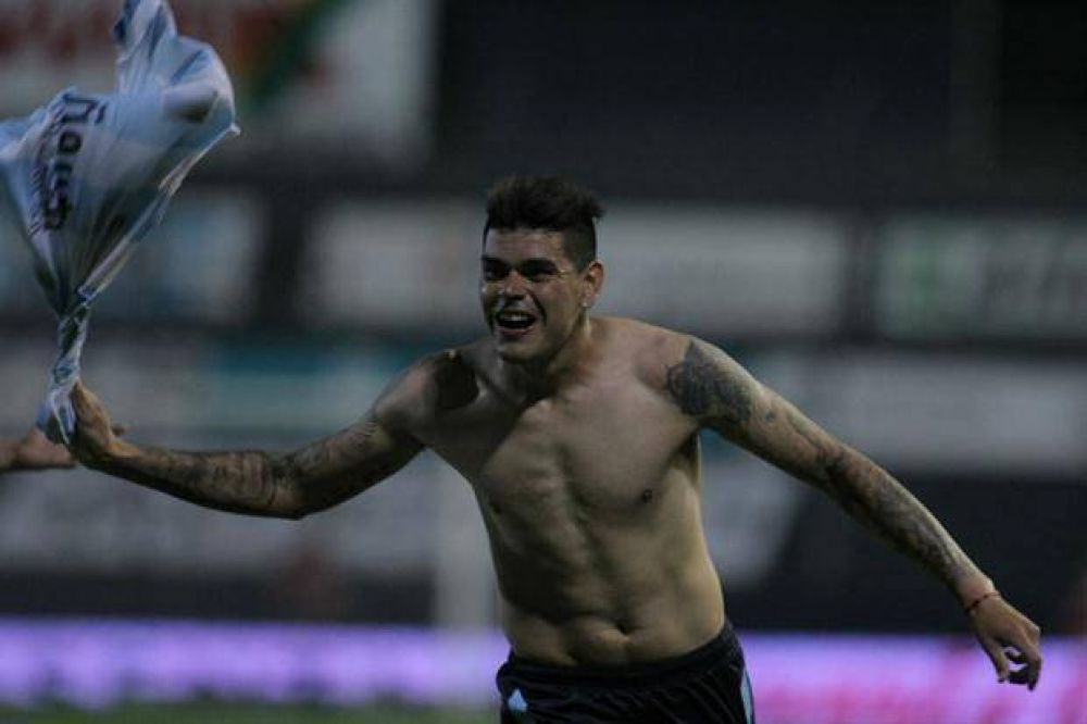 Sobre el final, Racing gan� con un golazo de Bou e iguala a River en la punta