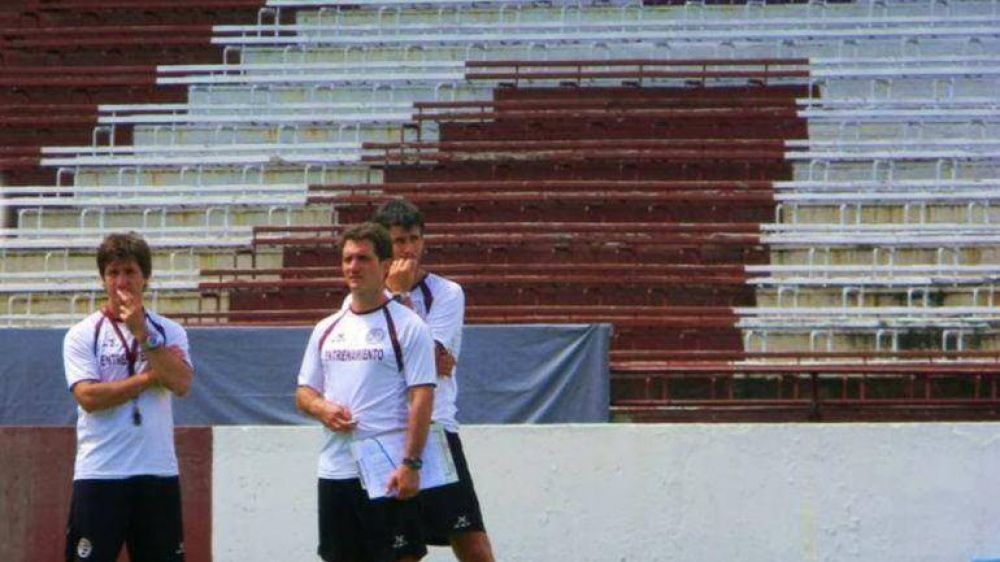 Guillermo, para visitar a Independiente, espera por el 'Laucha' Acosta y duda en cambiar sistema