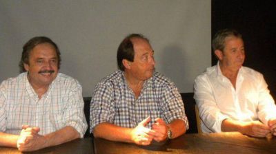 Las autoridades de la UCR debaten el futuro del Frente Amplio Unen