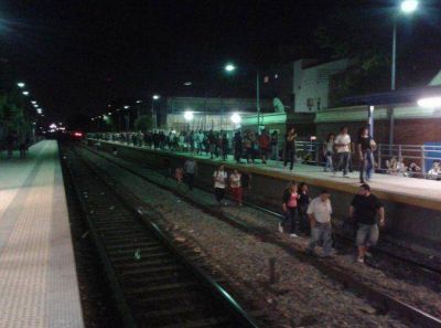 Se descarril� un tren a 100 metros de la estaci�n Paternal: 11 heridos