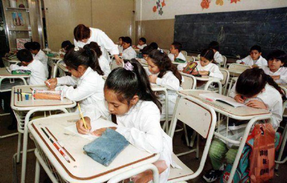 Hay un docente cada 10 alumnos, pero la mitad est� de licencia