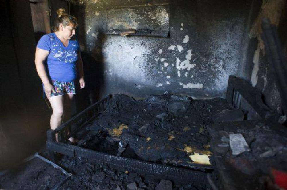 Borracho, roci� a su ex con nafta y le prendi� fuego a la casa