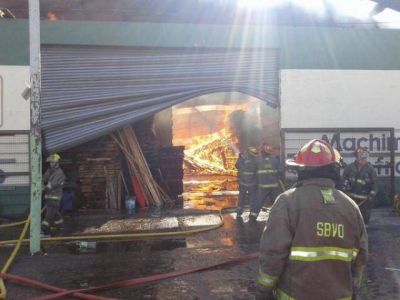 Incendio en maderera de Calchaqu�