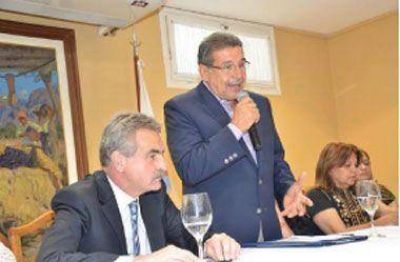 Destacan las posibilidades del Centro Log�stico Internacional