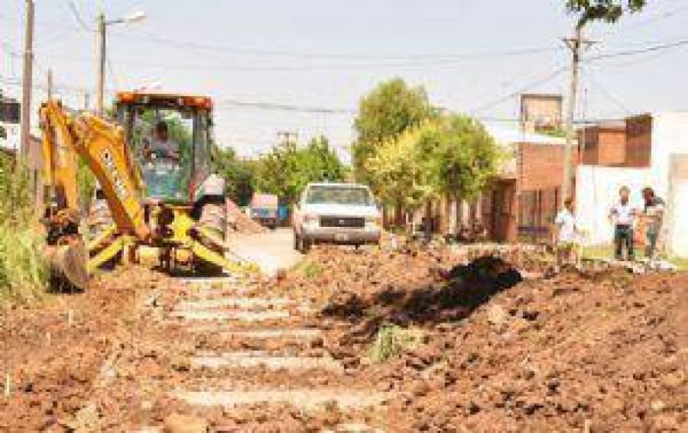 Contin�a la construcci�n de cord�n cuneta en distintos barrios