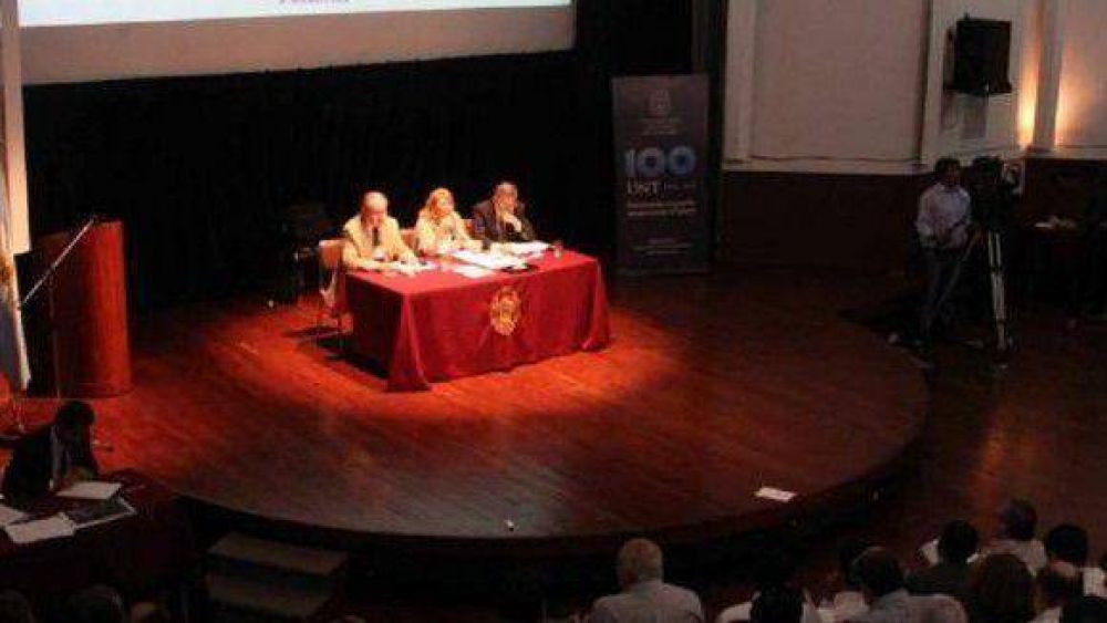 Sigue el debate del Estatuto Universitario