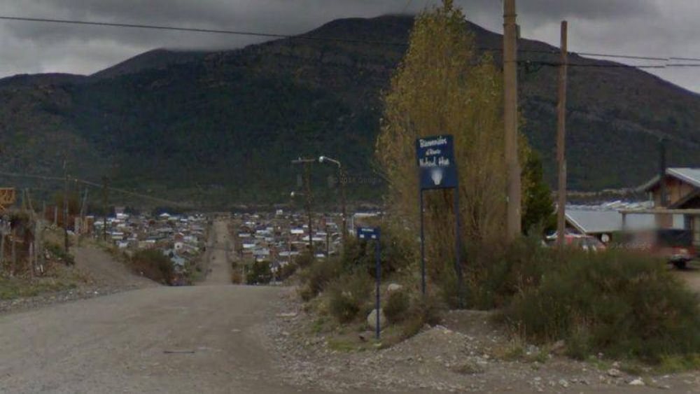 Joven apu�al� a su pap� tras discutir en su casa del barrio Nahuel Hu�