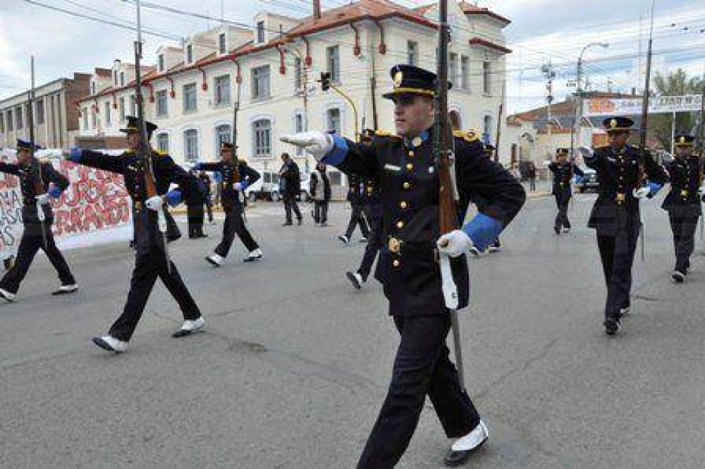 Homenaje al 130 aniversario de la creacin de la Fuerza Policial en Santa Cruz