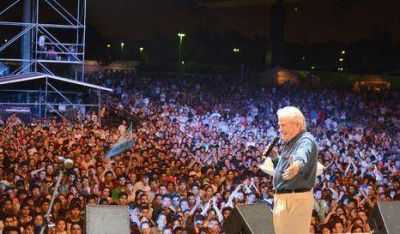 M�s de 30 mil j�venes vieron a Luis Palau