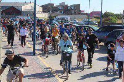 ALREDEDOR DE CIEN PERSONAS PEDALEARON CON LA BICICLETEADA FAMILIAR EN SANTA CLARA DEL MAR