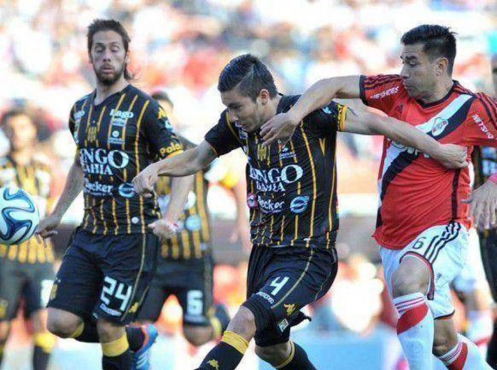 Olimpo dej� abierto el campeonato con el empate ante River