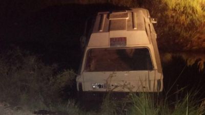 Le dispararon a la polic�a cuando escapaban y terminaron dentro de una zanja de desag�e