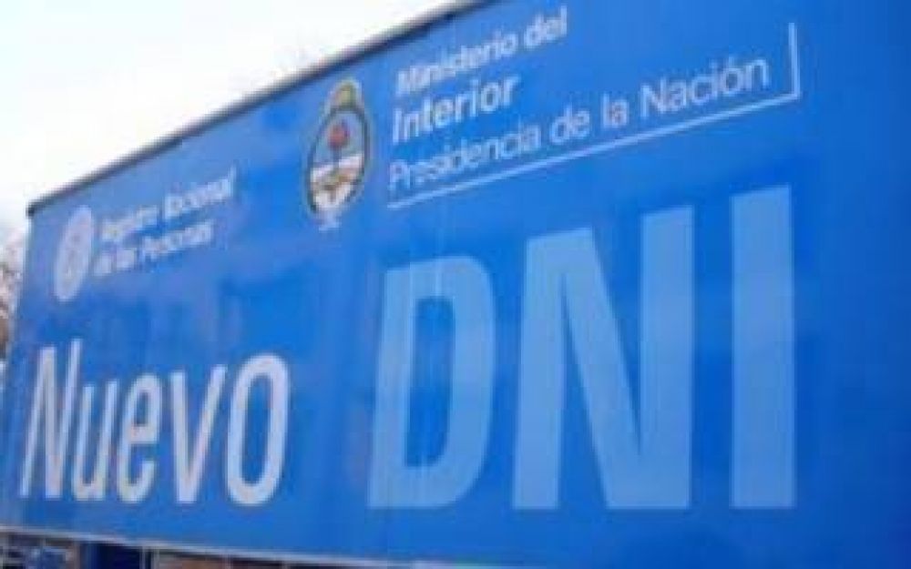 Renov� su DNI y le lleg� con su edad cambiada