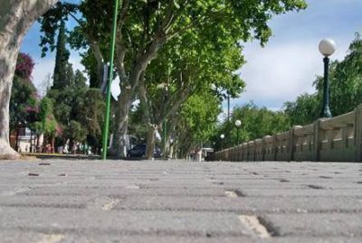 La temporada de verano se aproxima y la costanera de Gualeguaych� se prepara con pocos cambios