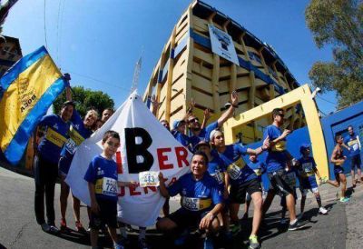 �El Fantasma de la B� corri� la marat�n de Boca