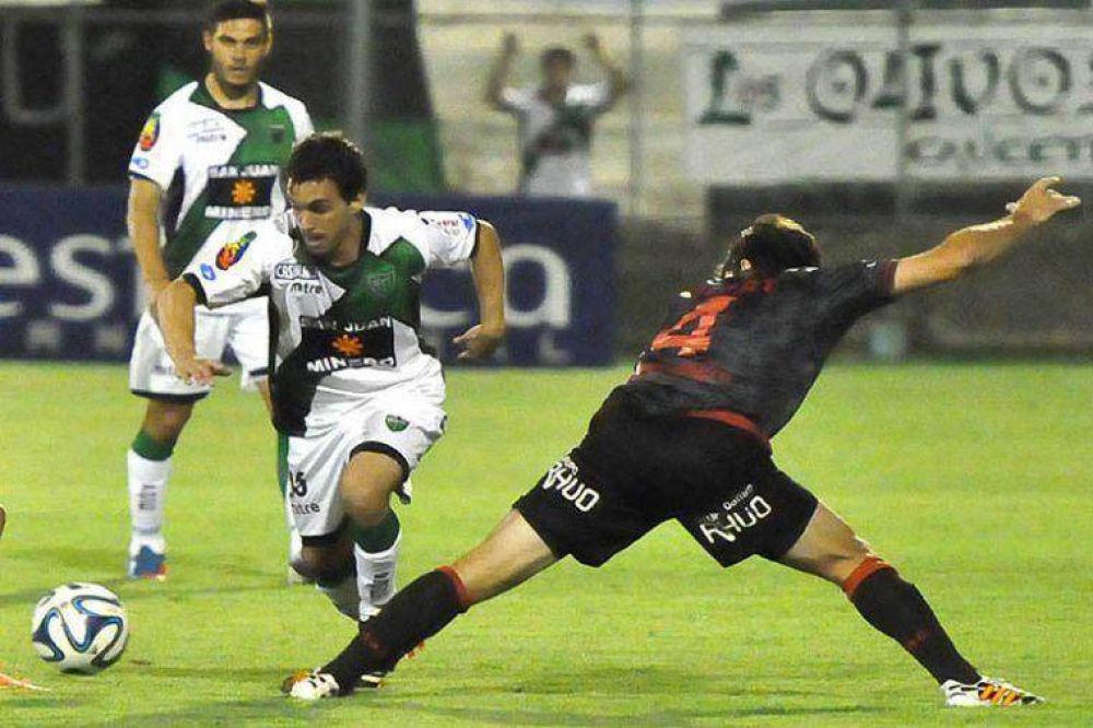 Un buen empate de Col�n frente a San Mart�n de San Juan para volver a confiar en el ascenso