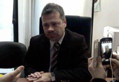  El juez Estrada consider� que la retractaci�n de la chica que denunci� a su padre por violaci�n �no es sincera�