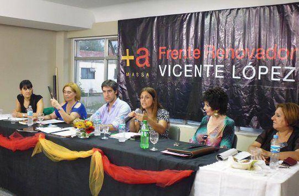 Adri�n P�rez junto a las mujeres del Frente Renovador en Vicente L�pez