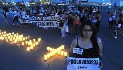 Recuerdan v�ctimas de femicidios, a dos meses del crimen de Paola
