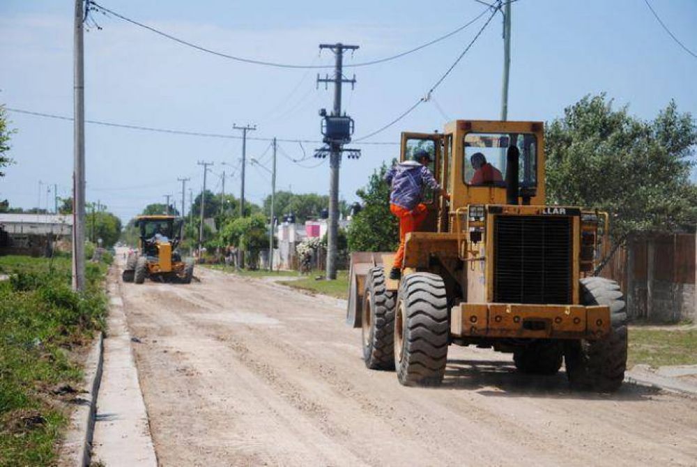 Comenz� el asfaltado de 60 cuadras en los barrios Las Heras, El Martillo y Belisario Roldan