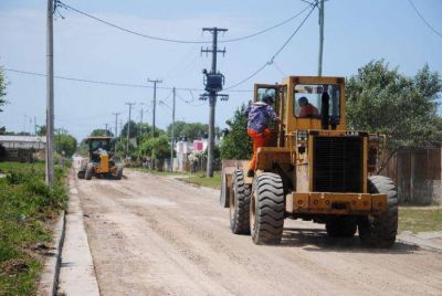 Comenz� el asfaltado de 60 cuadras en los barrios Las Heras, El Martillo y Belisario Roldan