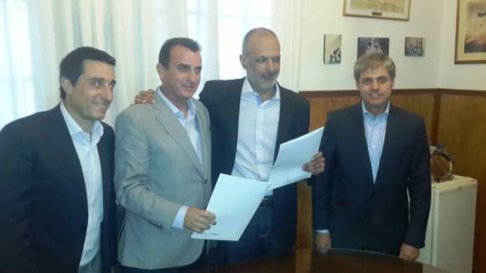 Buzzi firm� en Mendoza un acuerdo con P�rez para fortalecer la actividad tur�stica