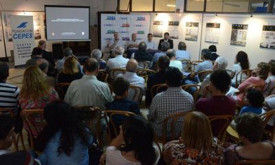 Muestra de la Facultad de Arquitectura, Urbanismo y Dise�o en el Hall Municipal 