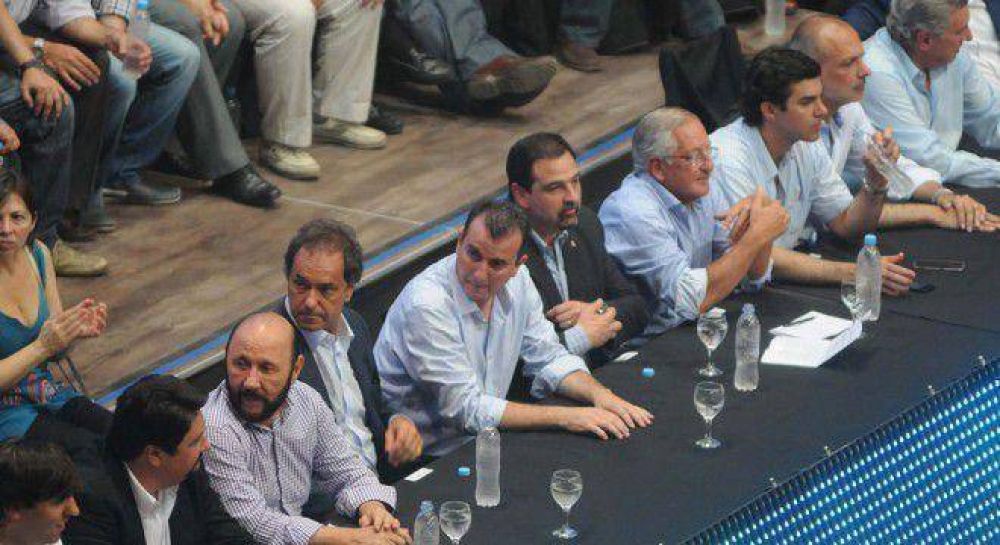Los gobernadores se alinearon con la candidatura presidencial de Scioli