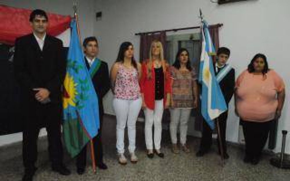 Capit�n Sarmiento: Ostoich particip� del egreso de alumnos del Plan Fines