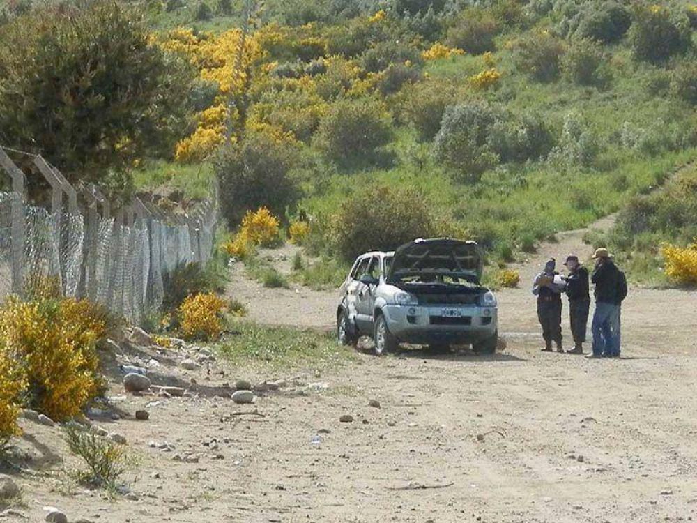 Lo maniataron, le robaron y le quemaron la camioneta