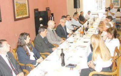 Con miras al desarrollo productivo, Siman ampli� los ejes de campa�a