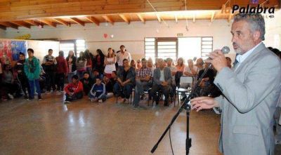 Curetti inaugur� la obra de ampliaci�n de la Esc. N�21 Juan G�mez de la Pinta en Patagones