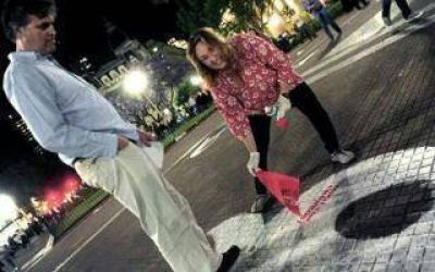 Azul: Inza repudi� la profanaci�n de los pa�uelos blancos durante el 13N