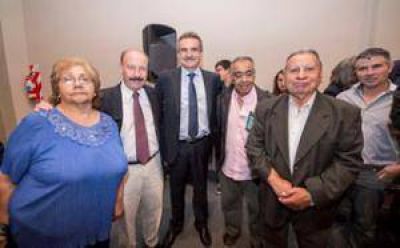 Inza estuvo presente en el homenaje al gremialista azule�o Manuel Chaves 